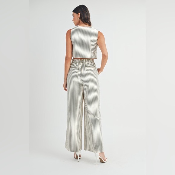 648. 🛑MABLE AT COST Crop Top & Pant Women's Cream Striped Sleeveless 2 Piece Set - Picture 3 of 3
